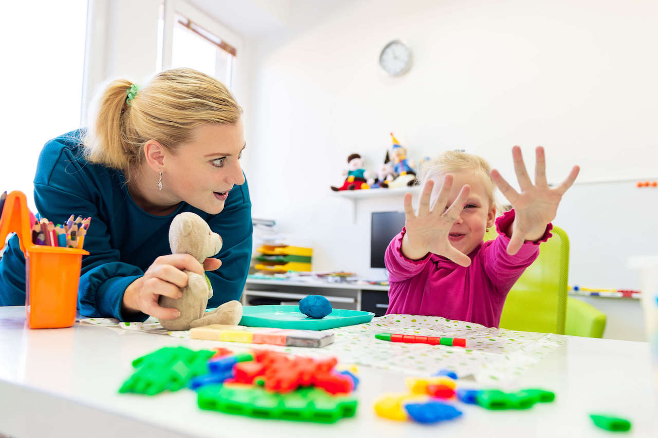An occupational therapist working with a child that has sensory processing disorder